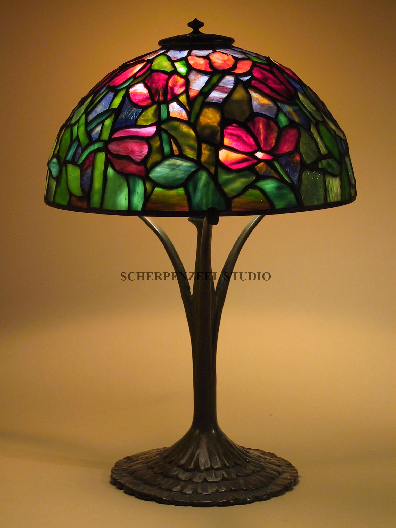 10" Tulip on Ruffle base