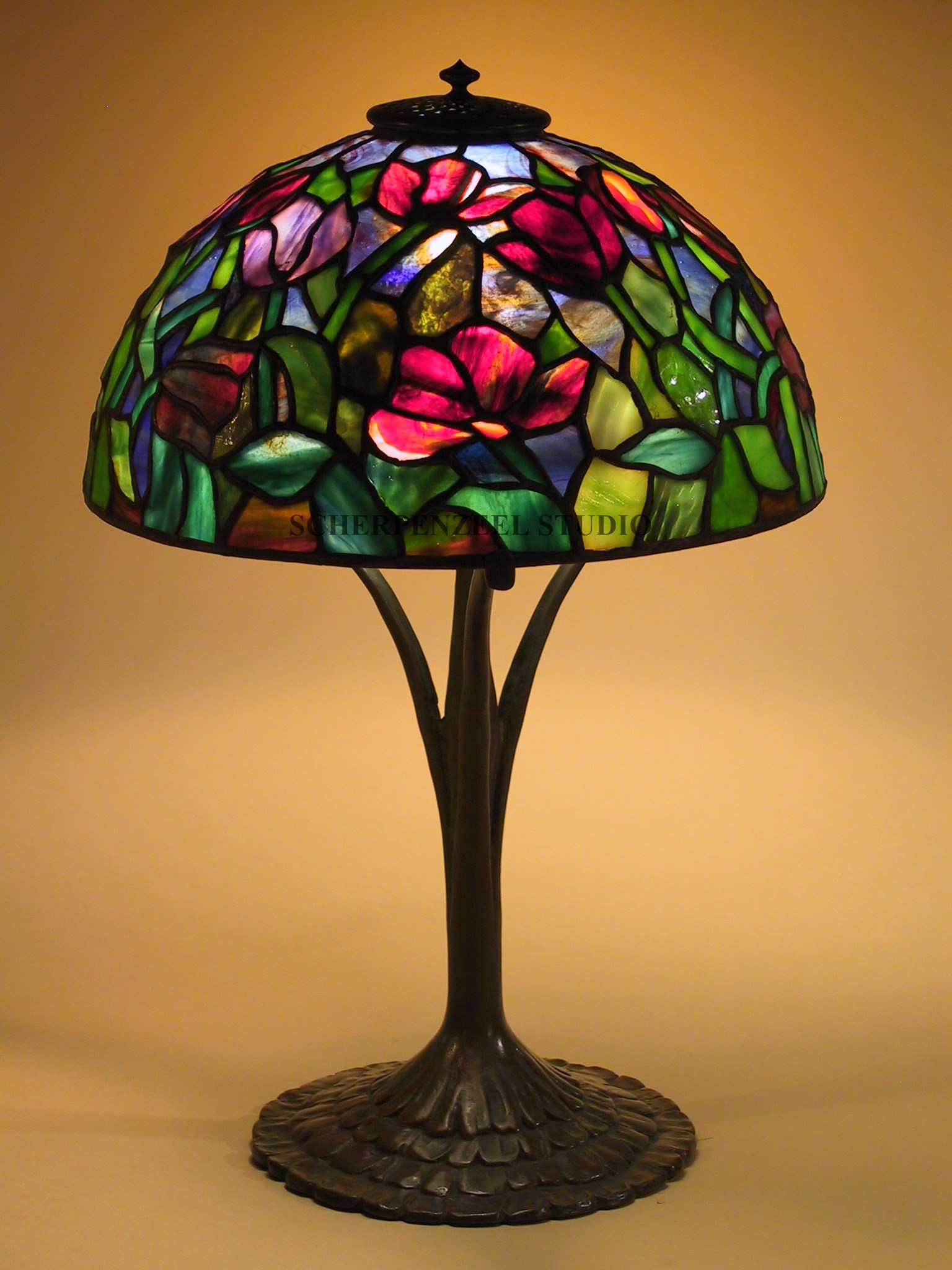 10" Tulip on Ruffle base