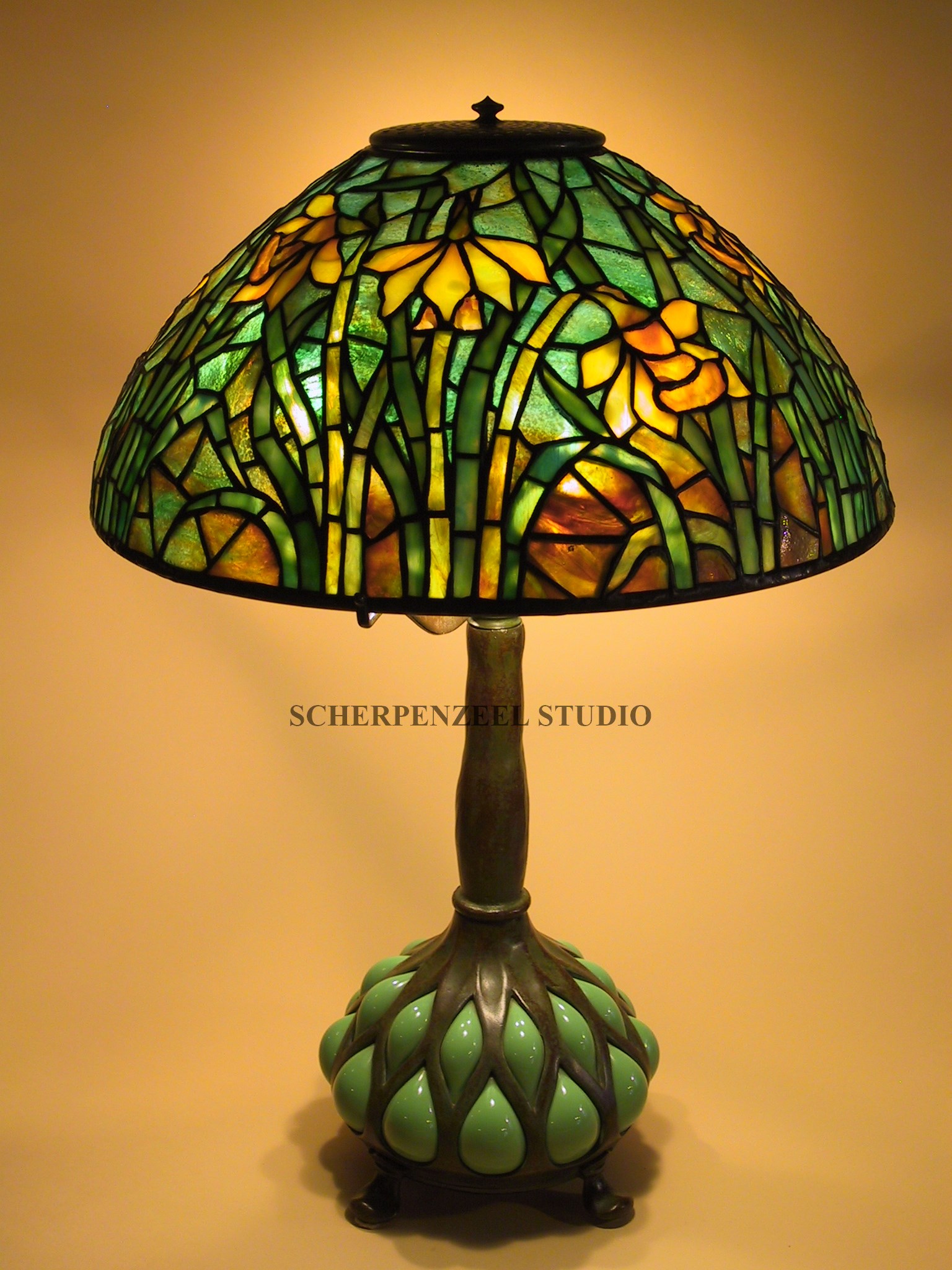 Daffodil on Vial base