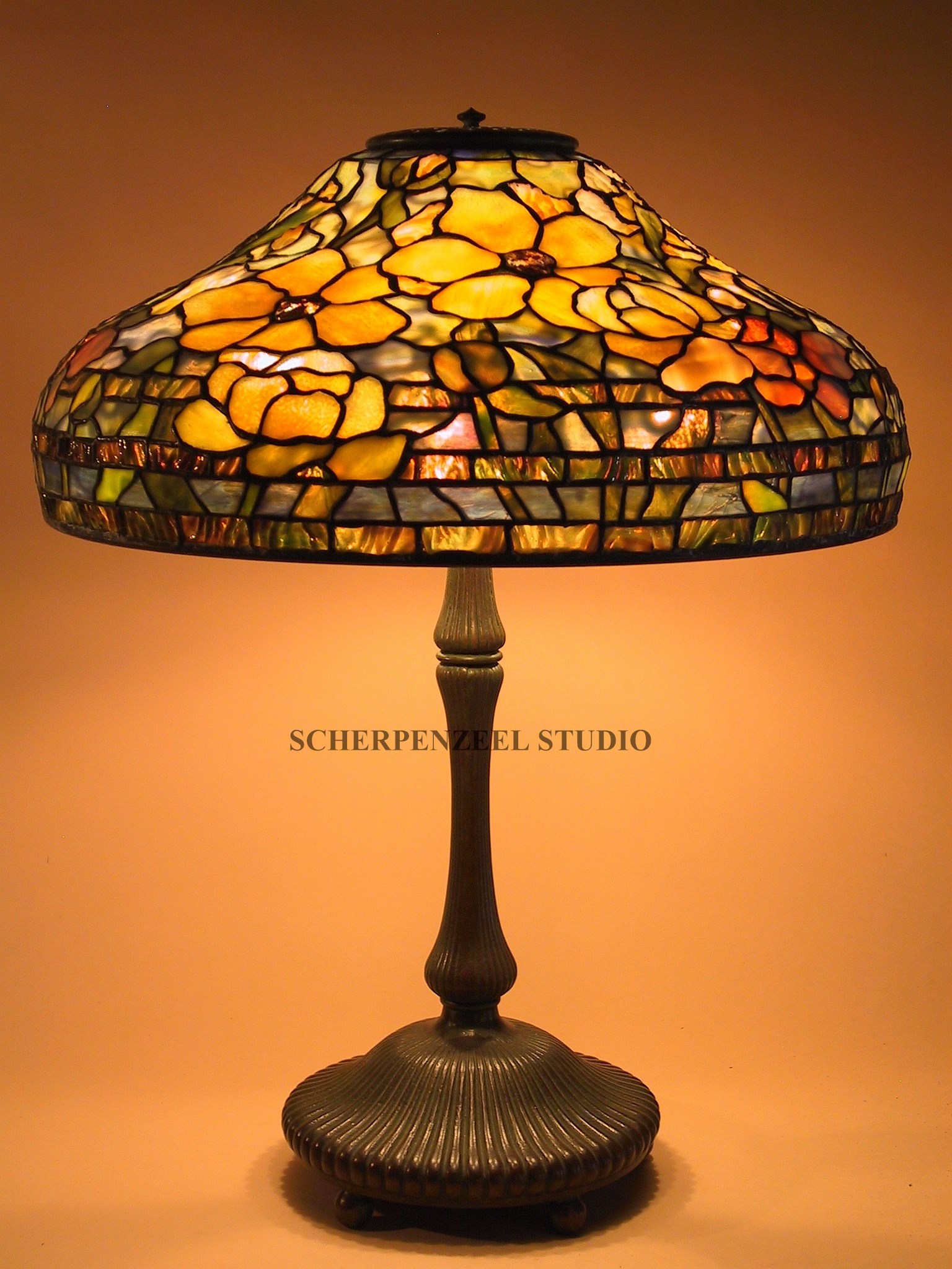 Peony  on ribbed base