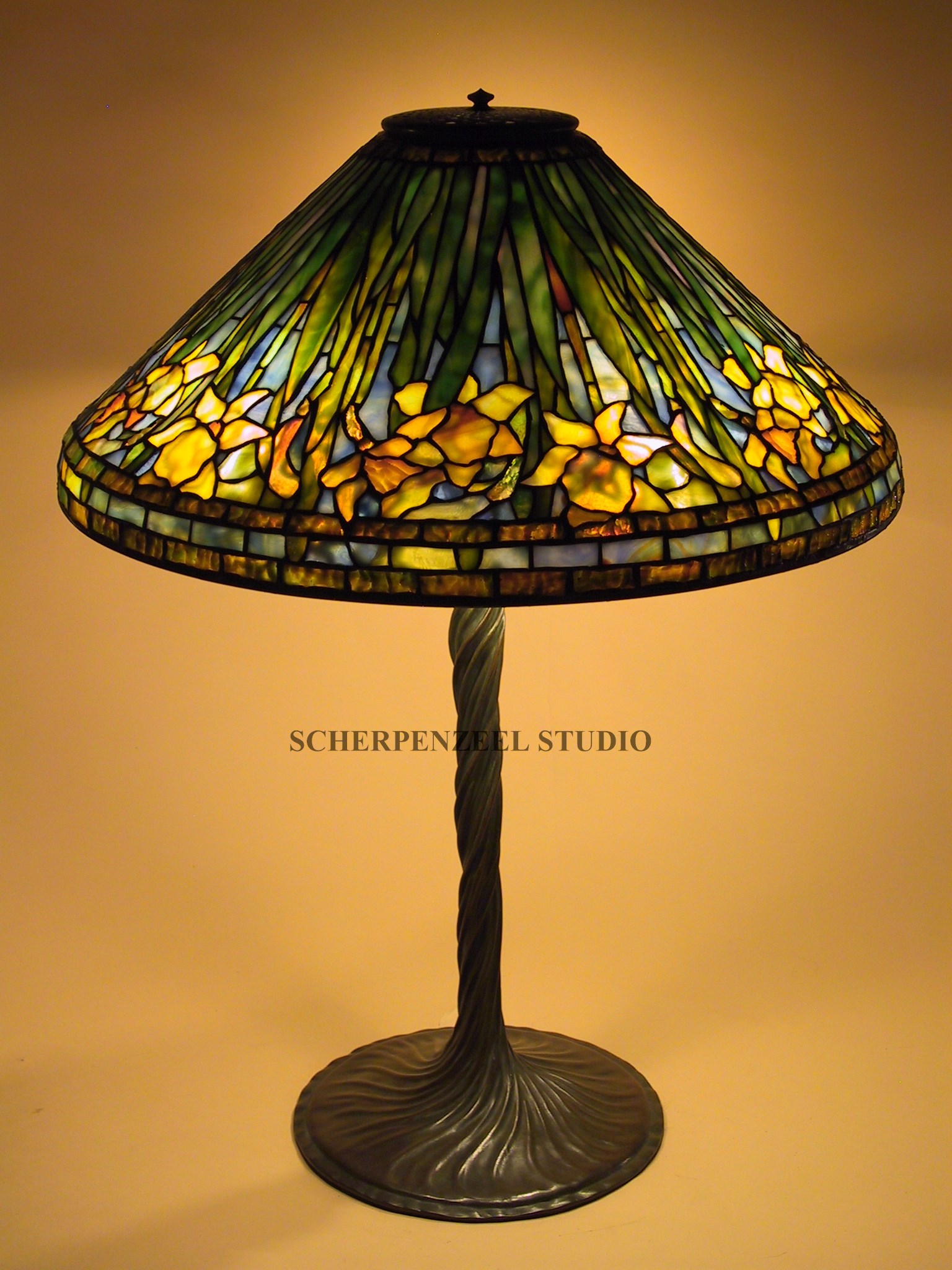 Daffodil on twisted vine base