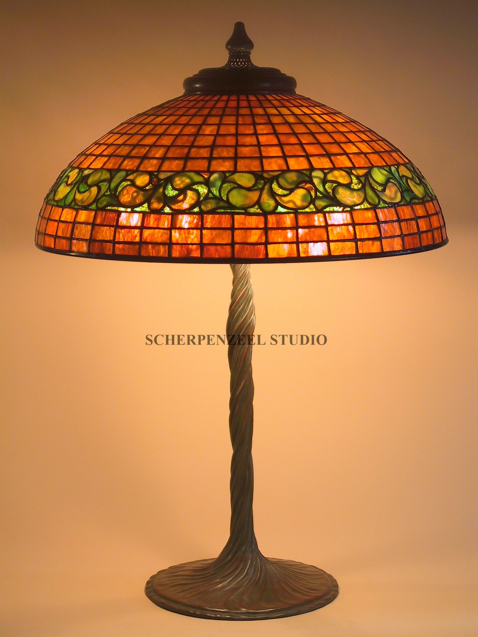 Lemon leaf on twisted vine base