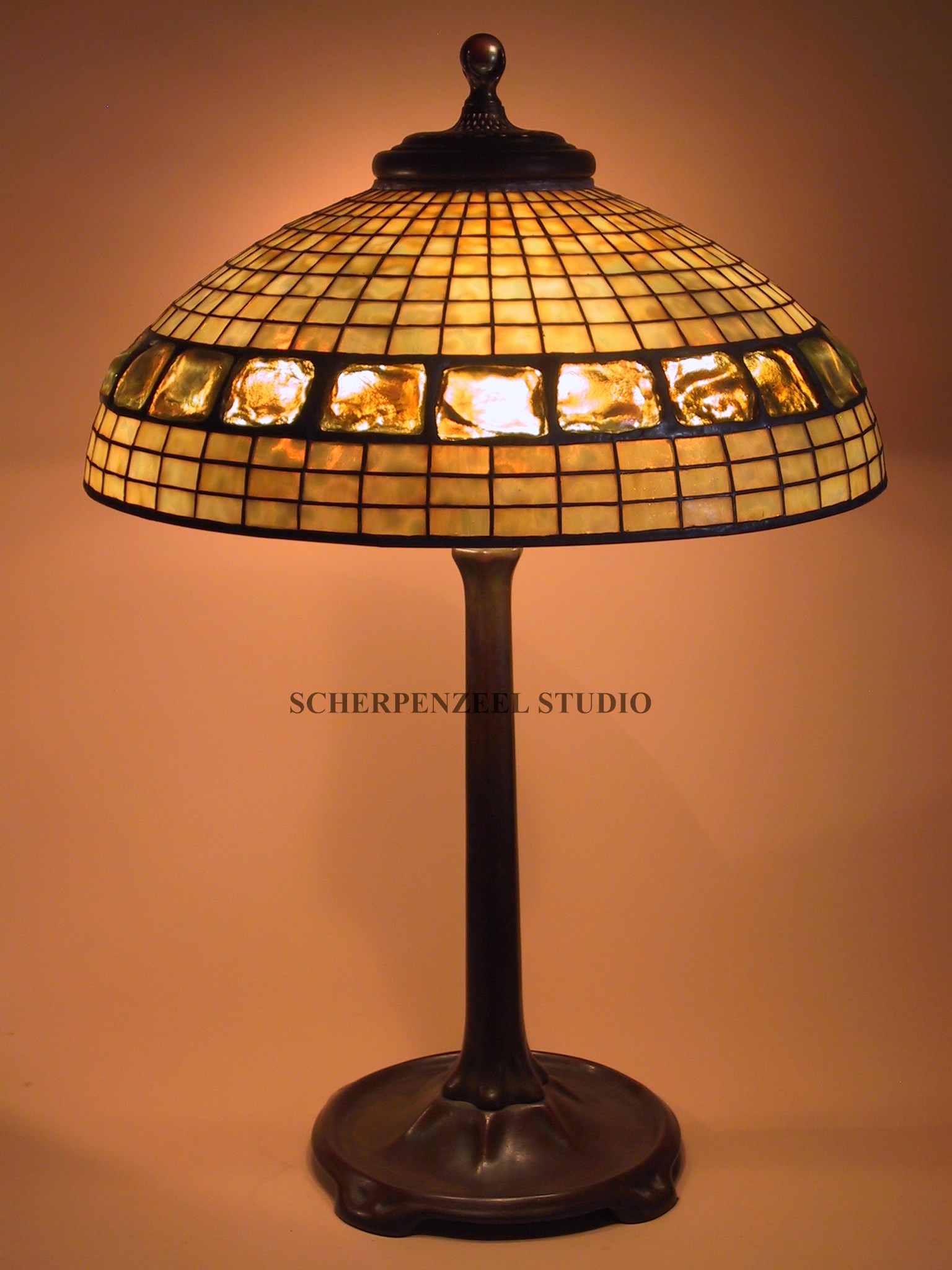 Turtleback on stick base