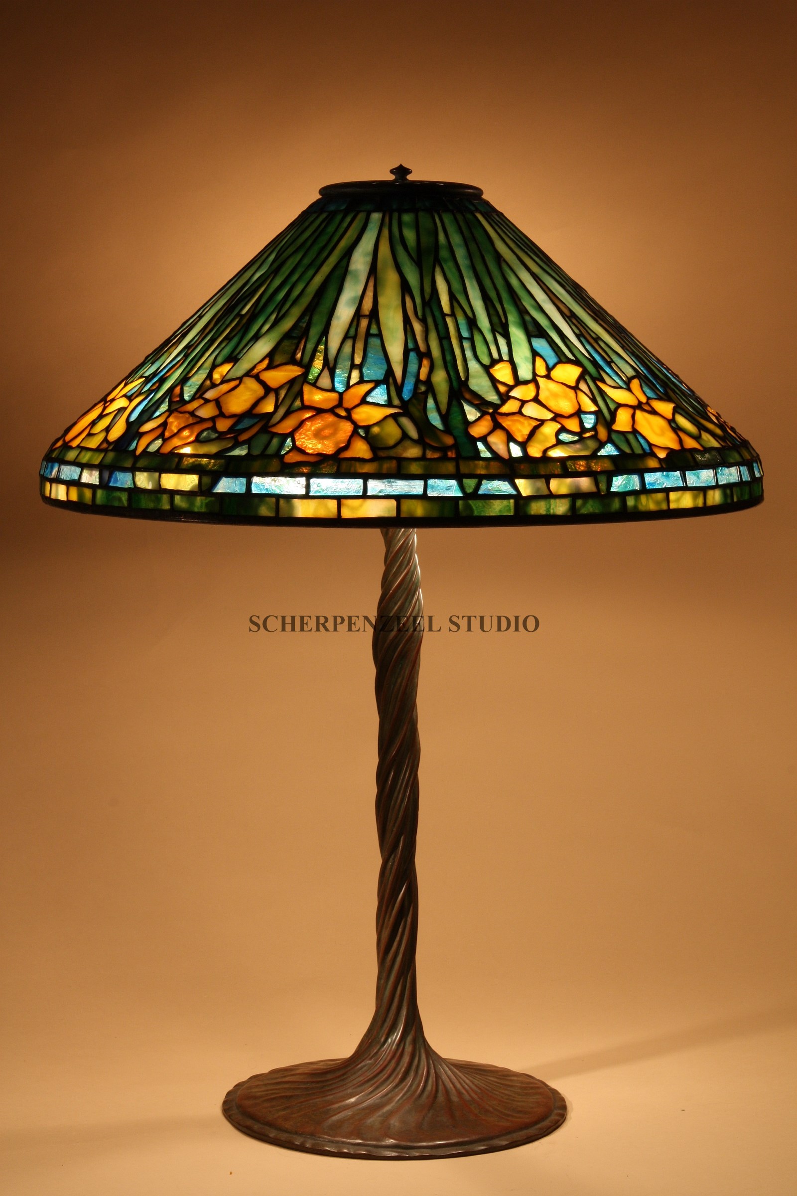 Daffodil on Twisted vine base