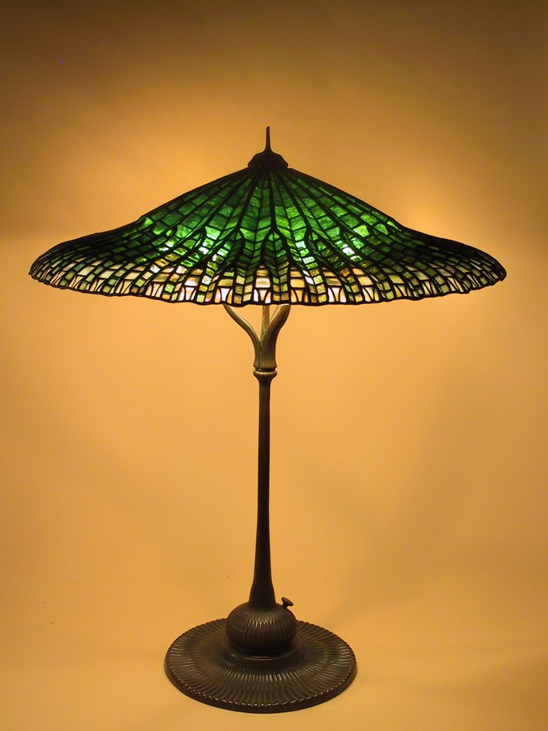 Lotus on ribbed Lotus base
