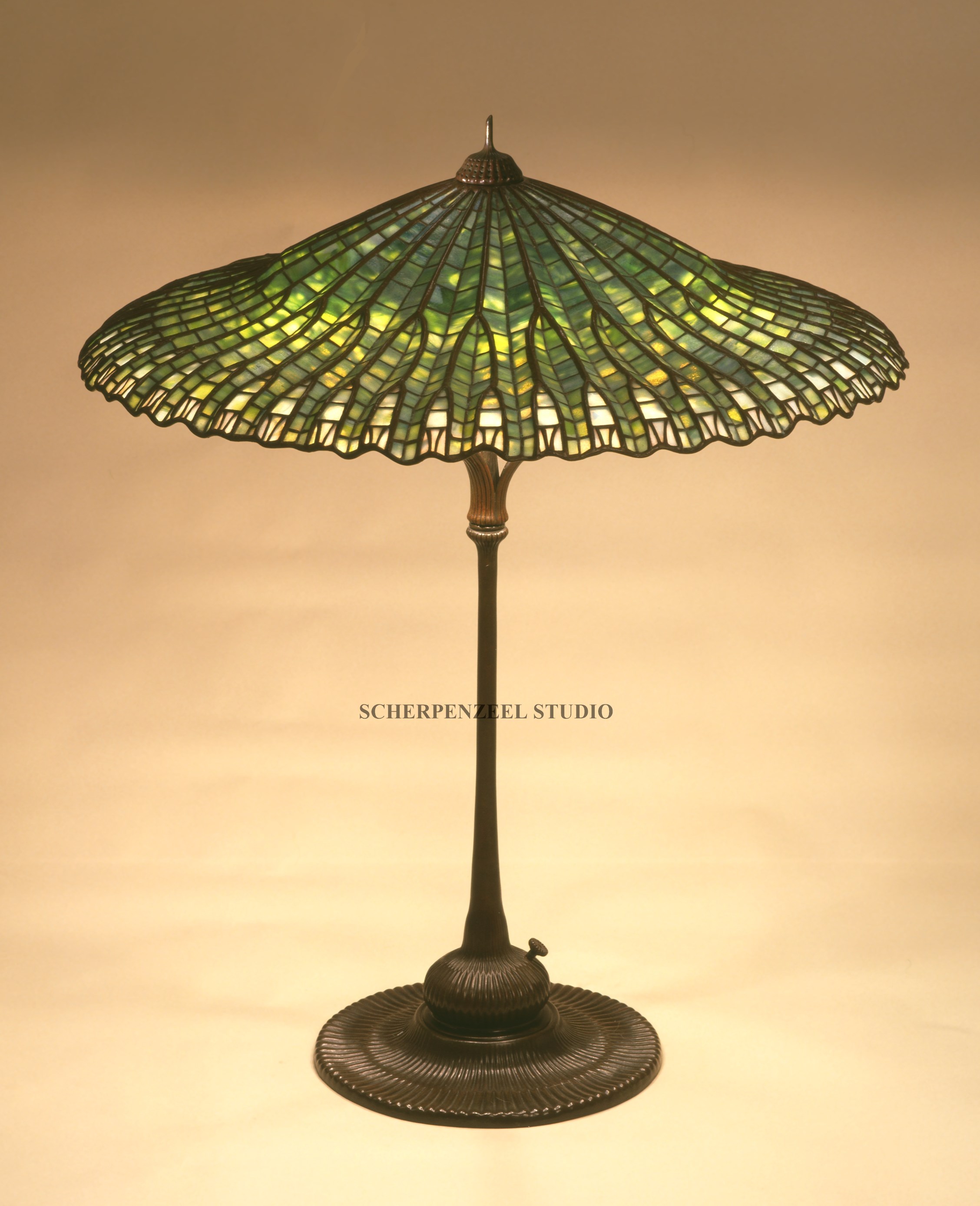 Lotus (3) on ribbed Lotis base