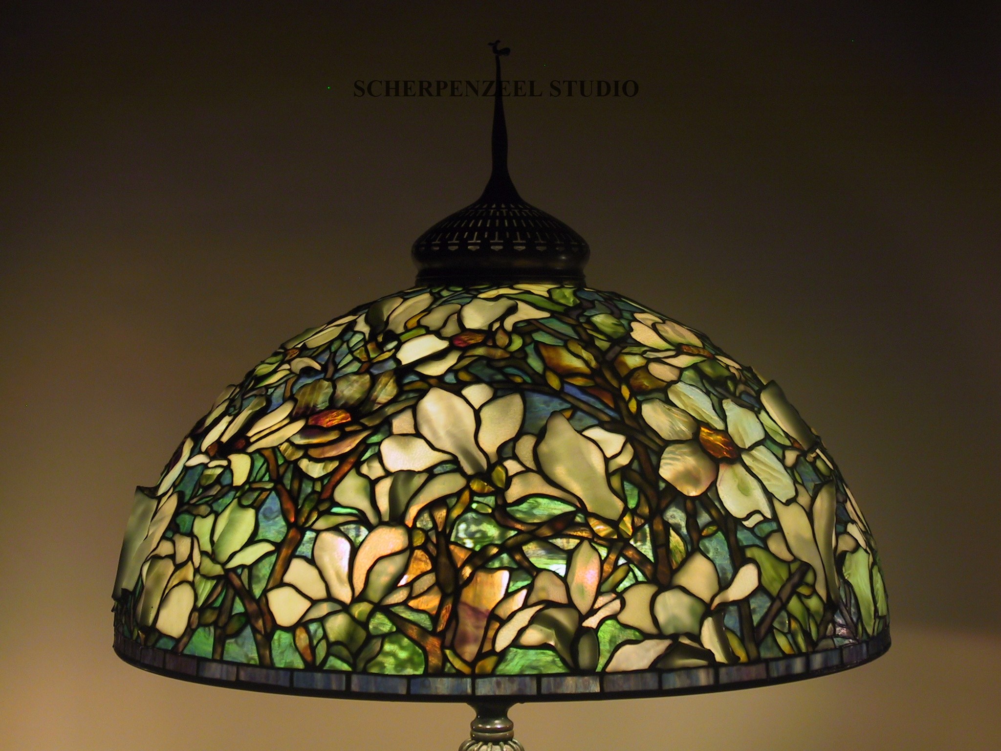 Tiffany 2024 magnolia lamp