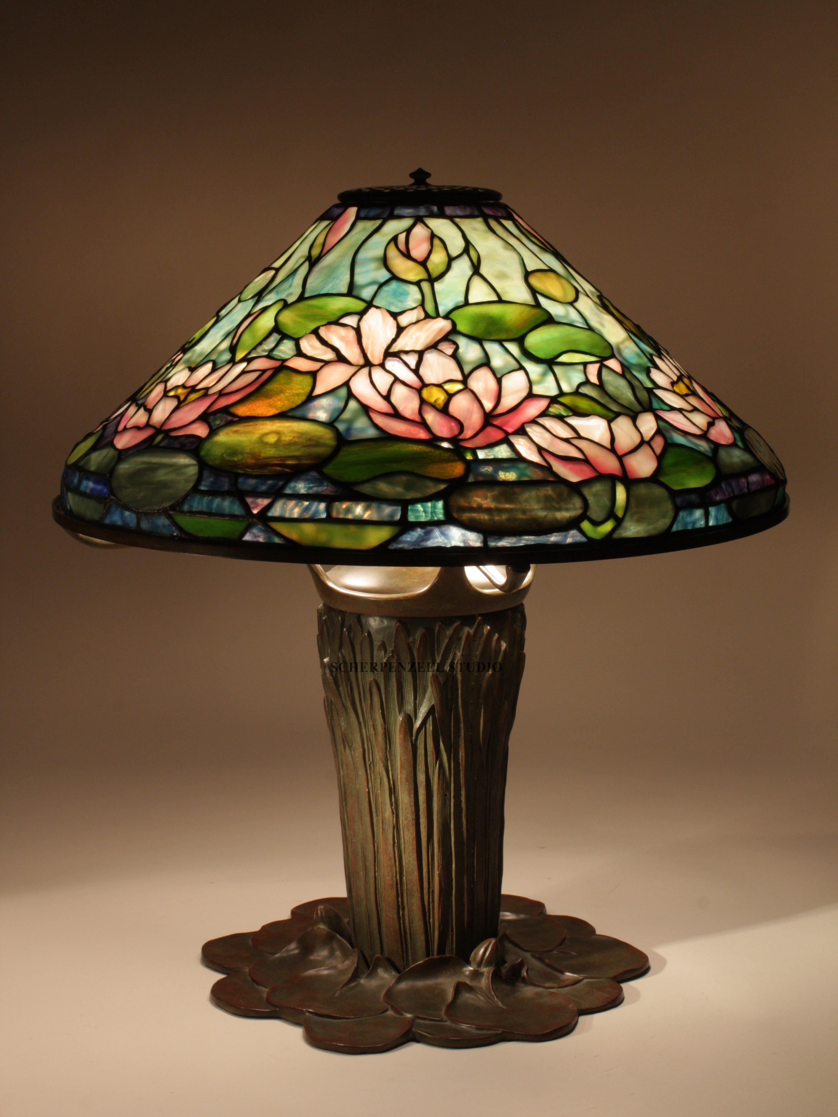 20" Waterlily on Cattail base