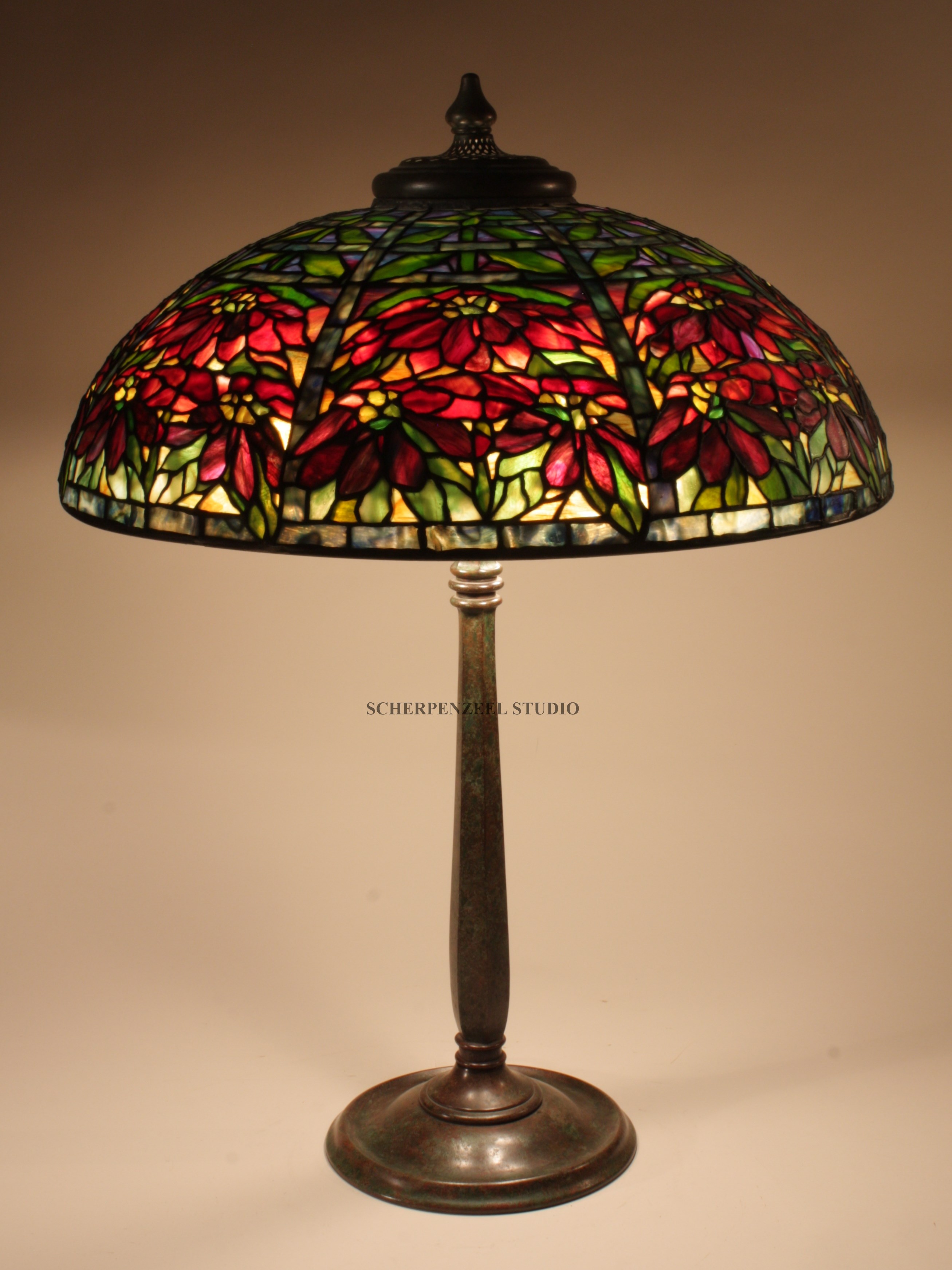 Tiffany deals poinsettia lamp