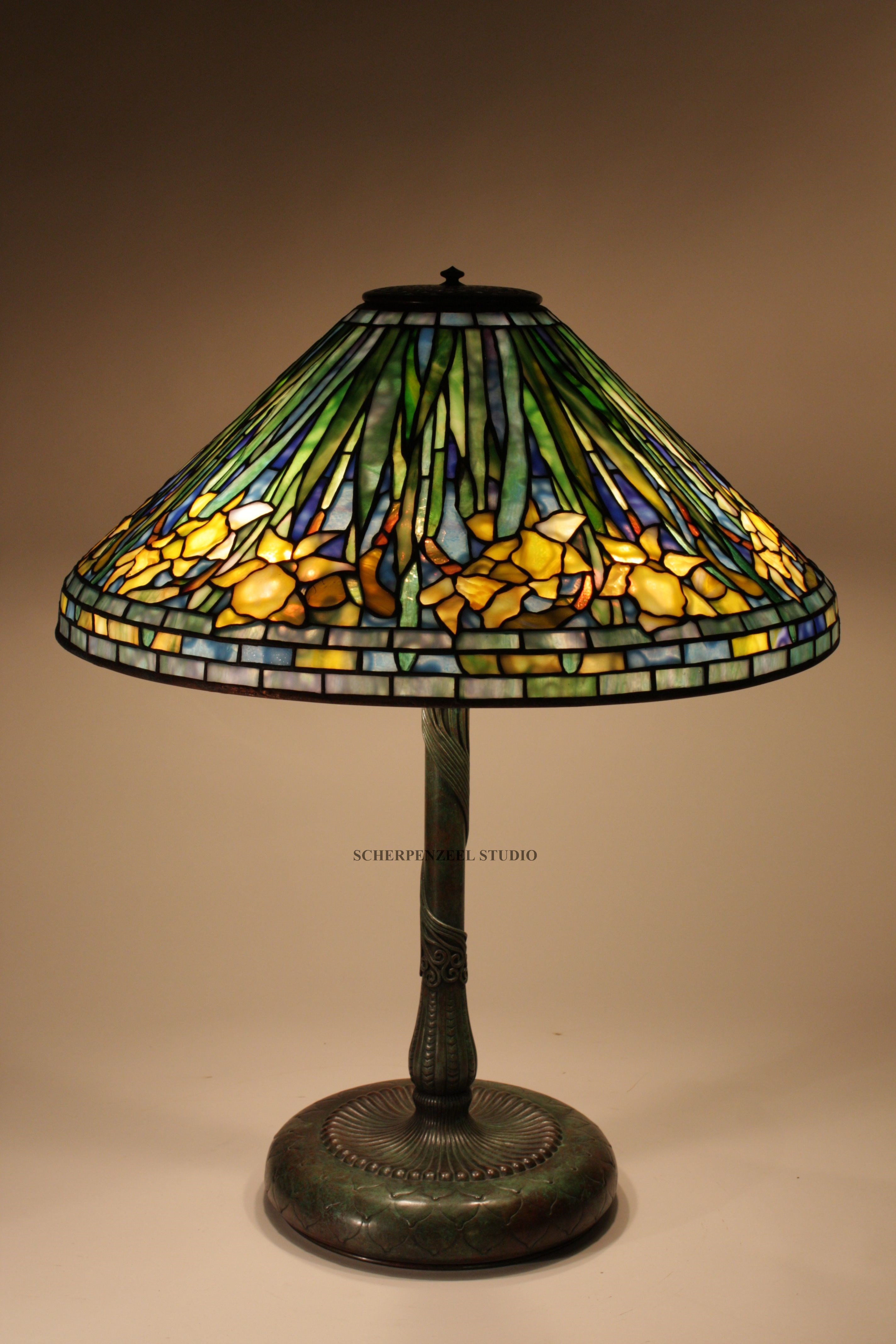 20" Daffodil on Russian base